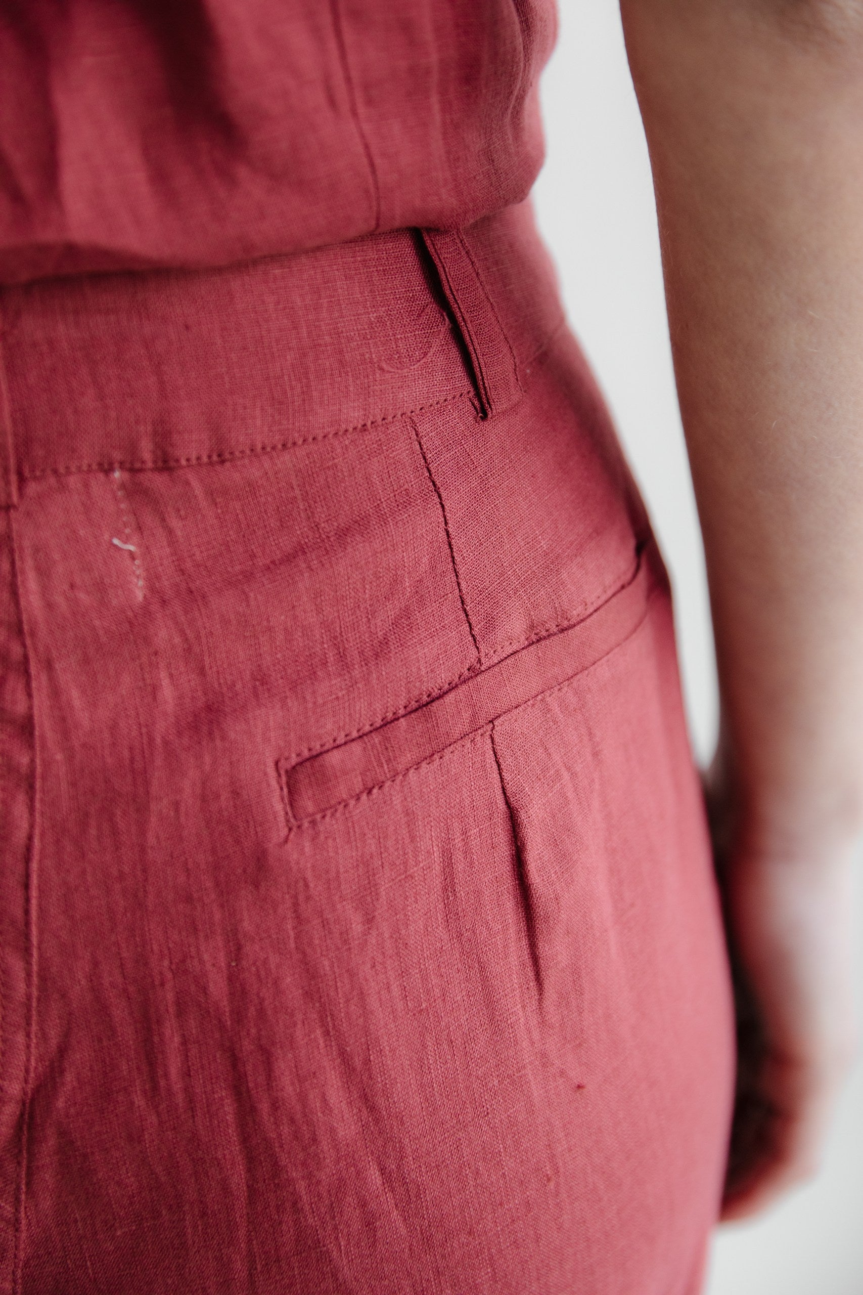 Pantalón Bex · Cherry