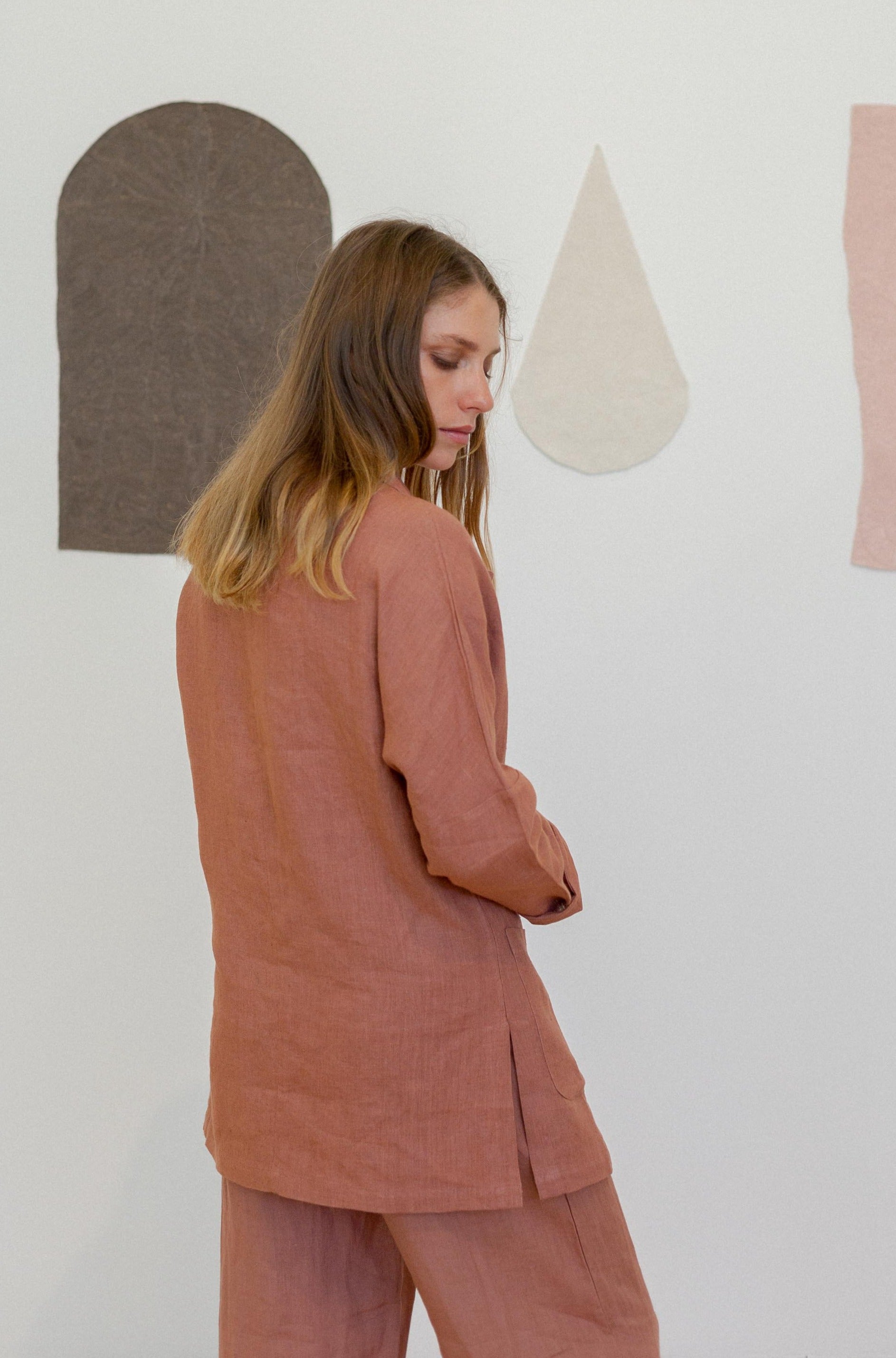 blazer de lino rosado oversize