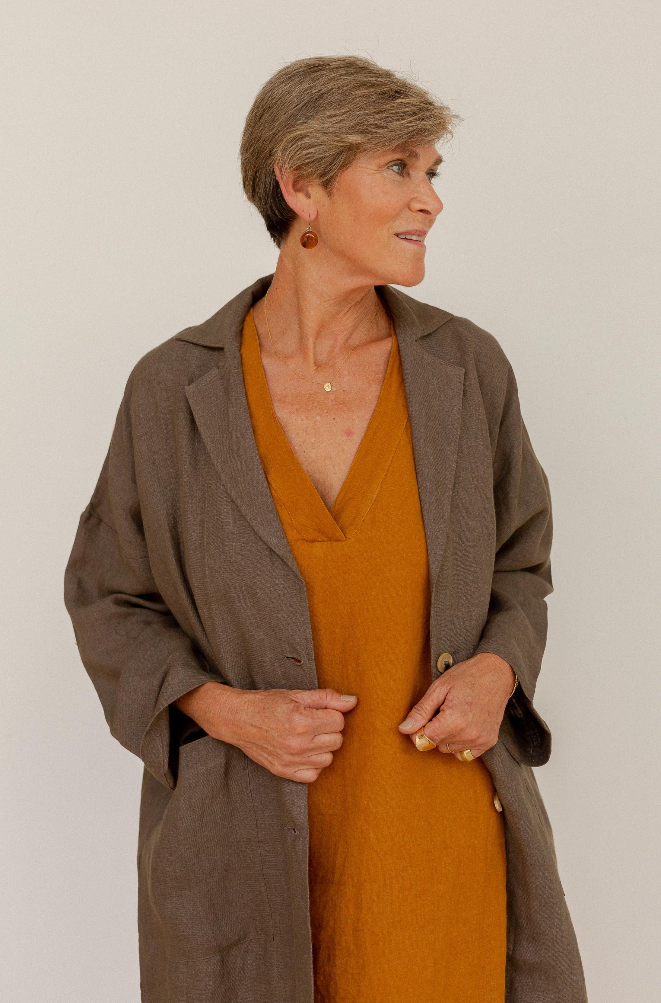 Chaqueta larga de lino cafe