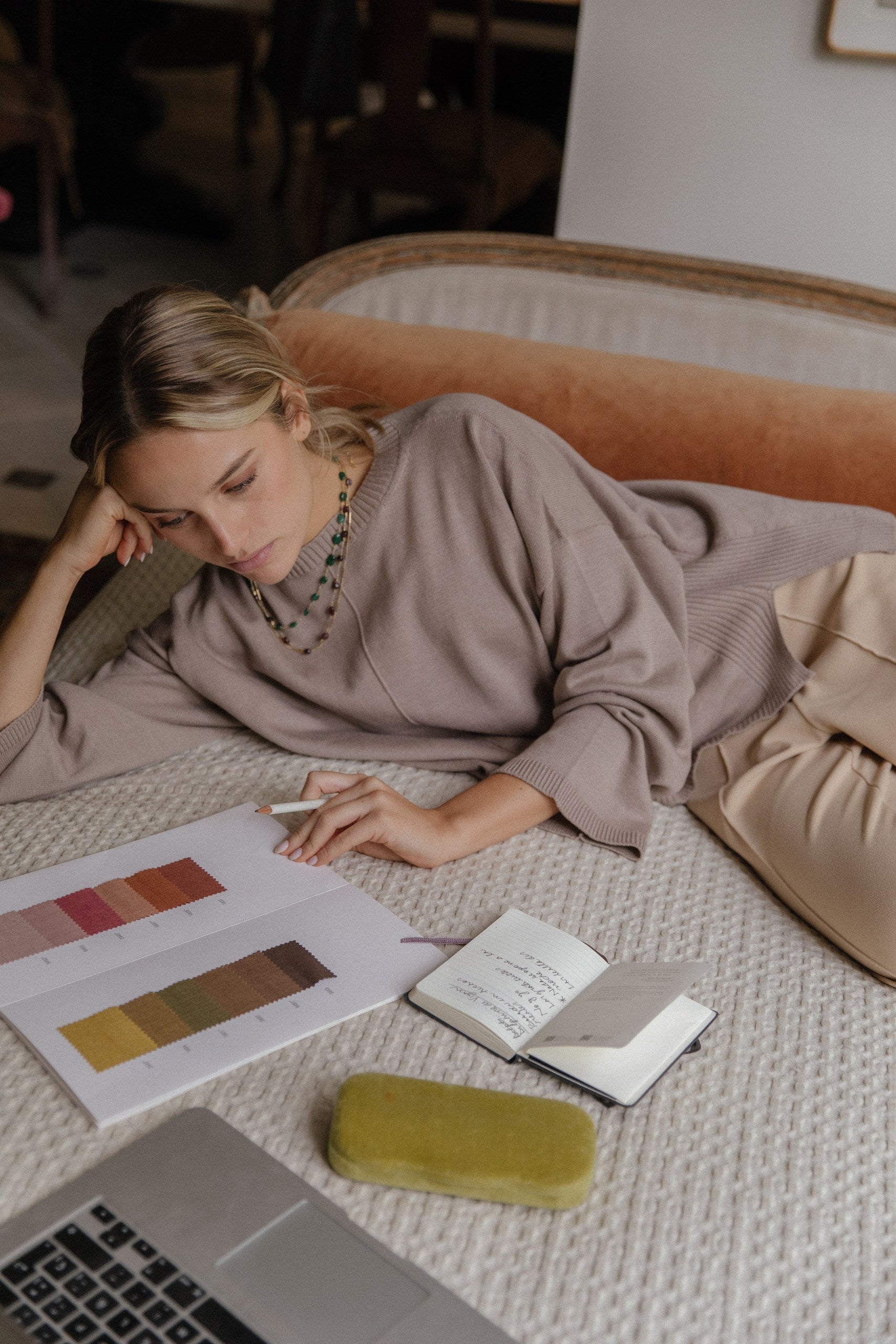 Sweater Line · Avena