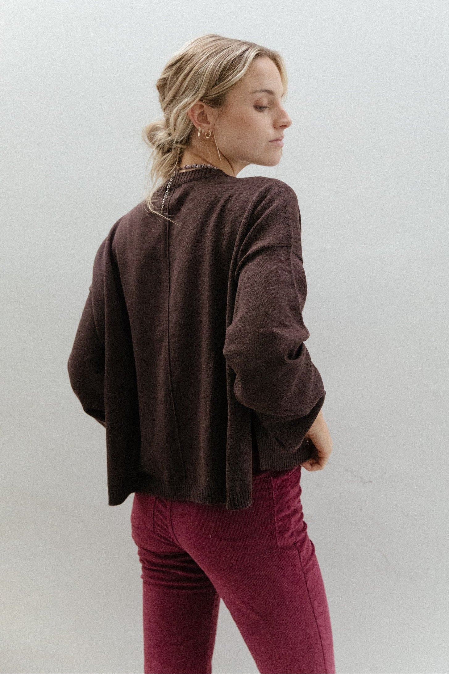 Sweater Line · Chocolate